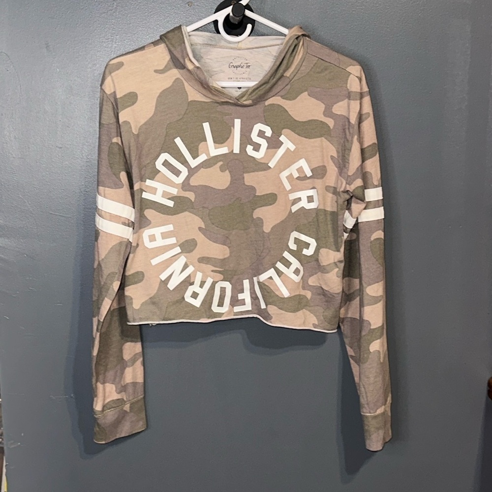 Hollister Camo Graphic Print Crop Tshirt Hoodie